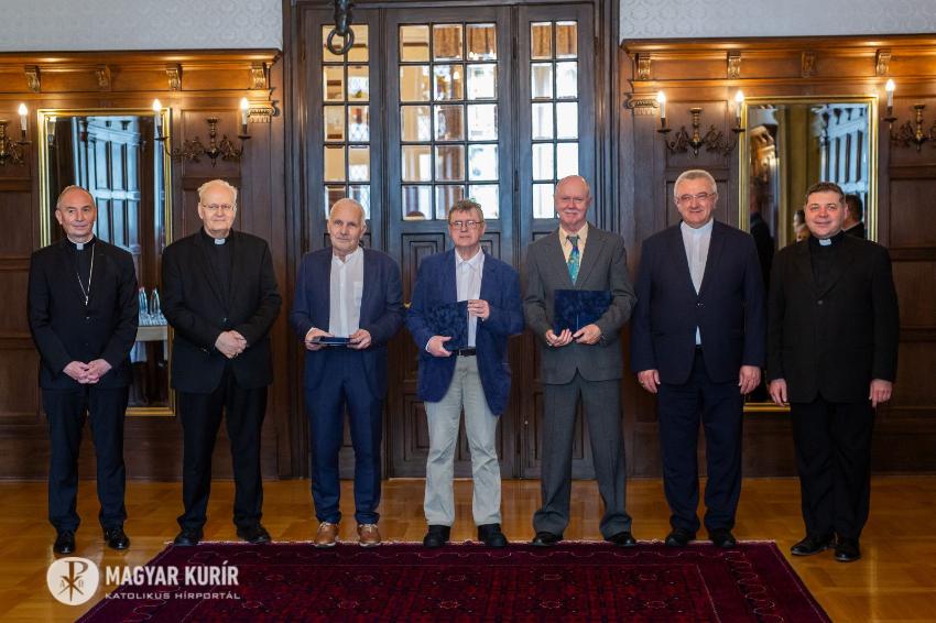Pro Ecclesia Hungariae díjat kapott a Magyar Kurír három újságírója Pro Ecclesia Hungariae díjat kapott a Magyar Kurír három újságírója